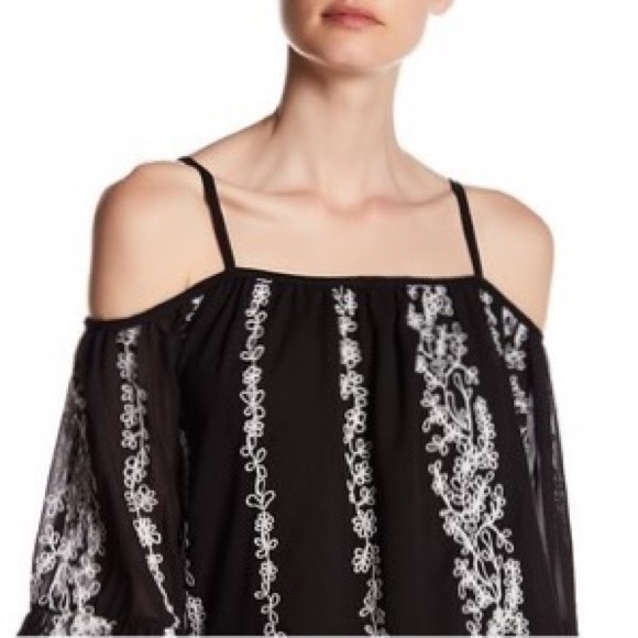 new ✦ R&J Couture ✦ Ruffled Cold Shoulder Top ✦ - Picture 4 of 12